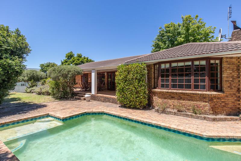 5 Bedroom Property for Sale in Constantia Western Cape